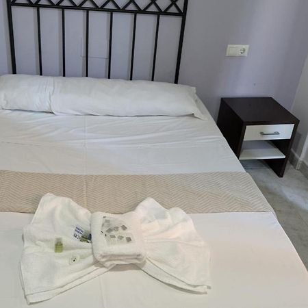 Hostal Europa Tarragona Bagian luar foto