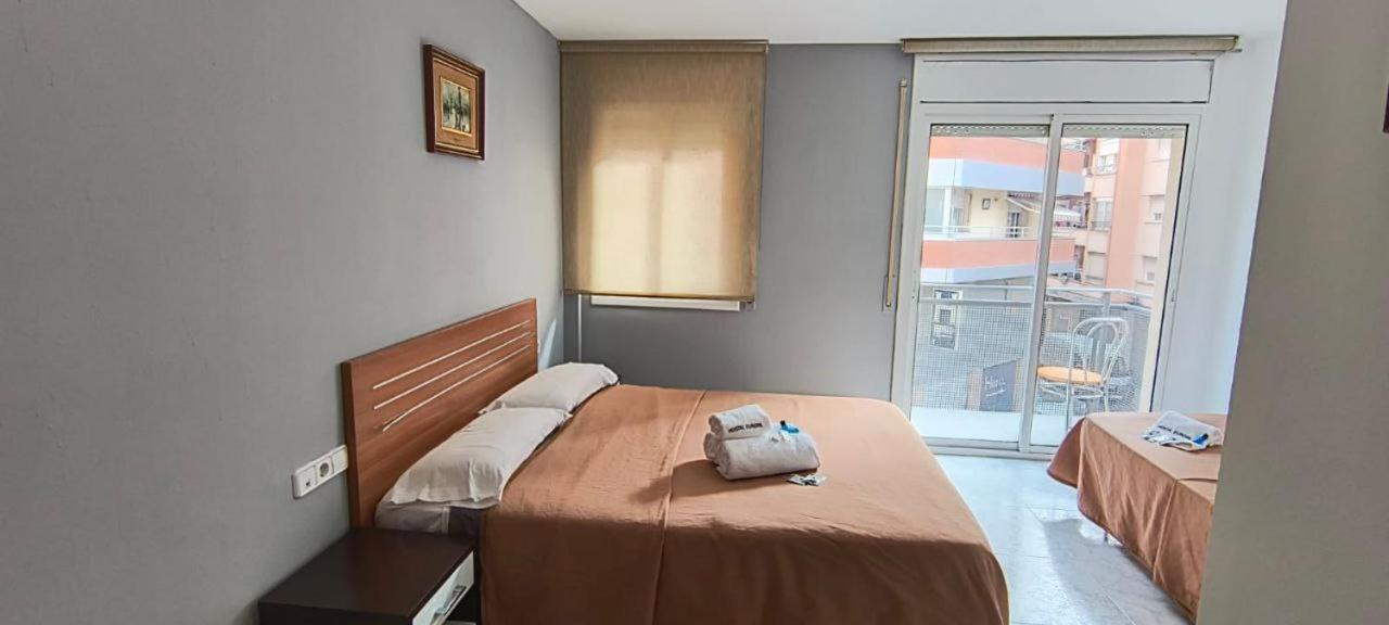 Hostal Europa Tarragona Bagian luar foto