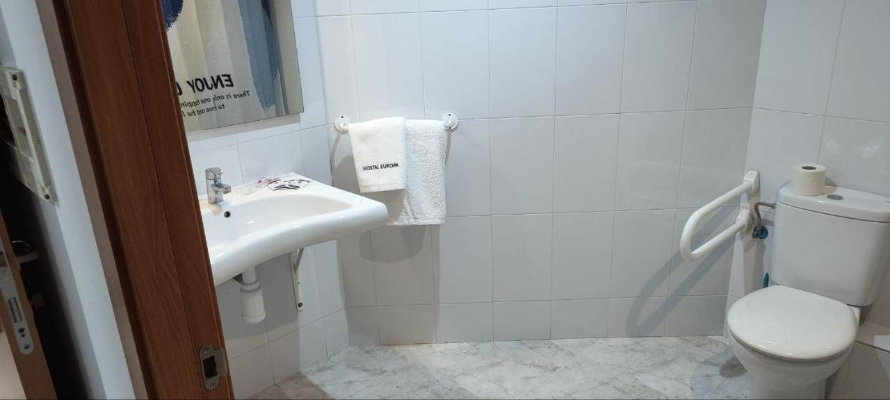 Hostal Europa Tarragona Bagian luar foto