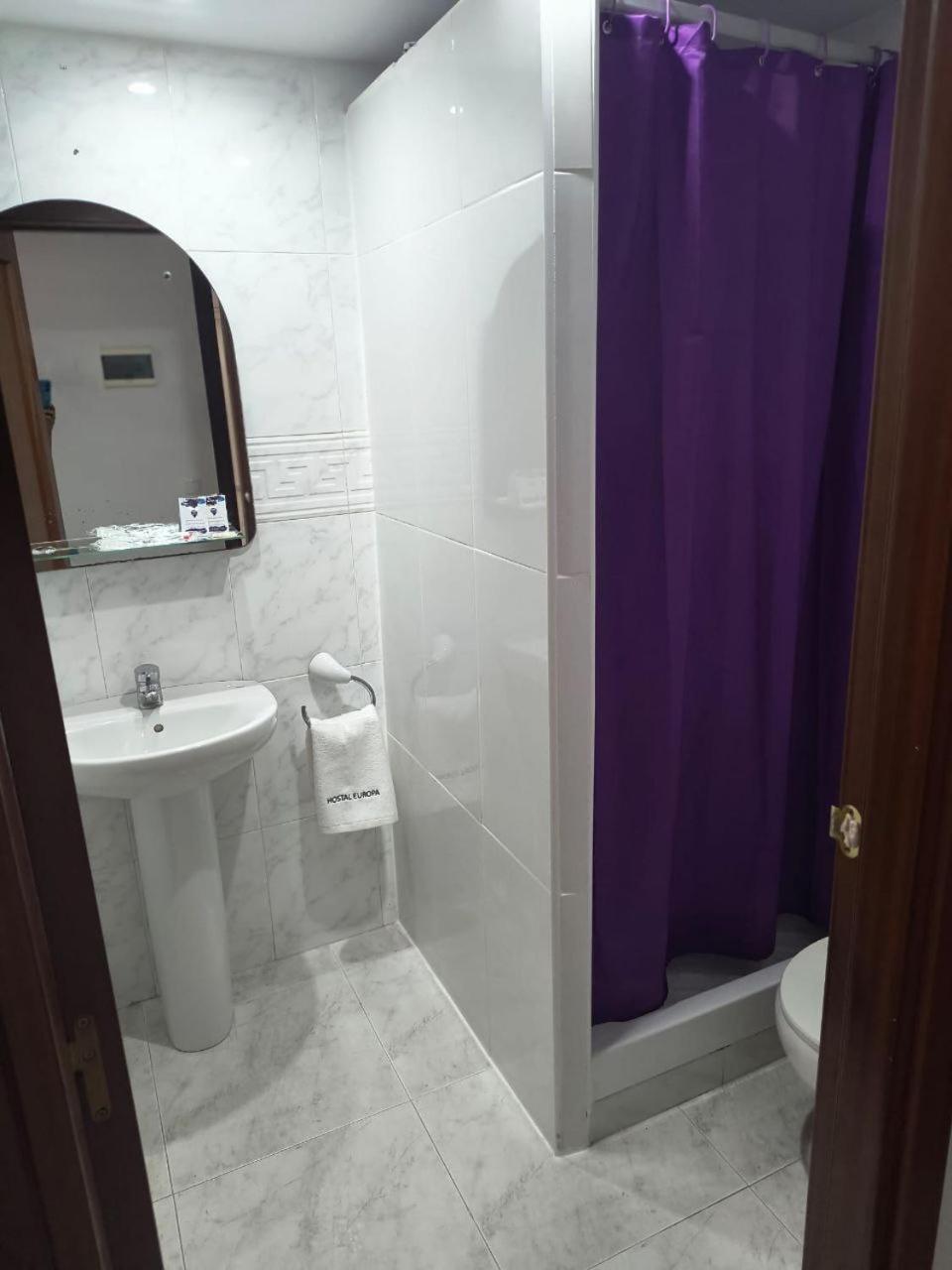 Hostal Europa Tarragona Bagian luar foto
