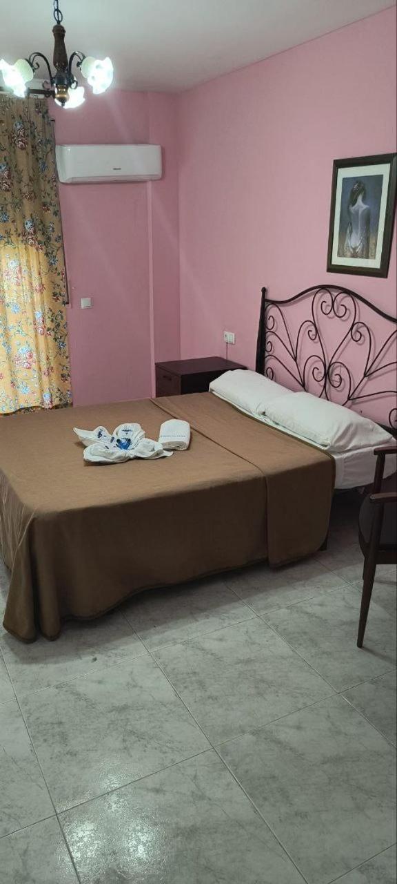 Hostal Europa Tarragona Bagian luar foto