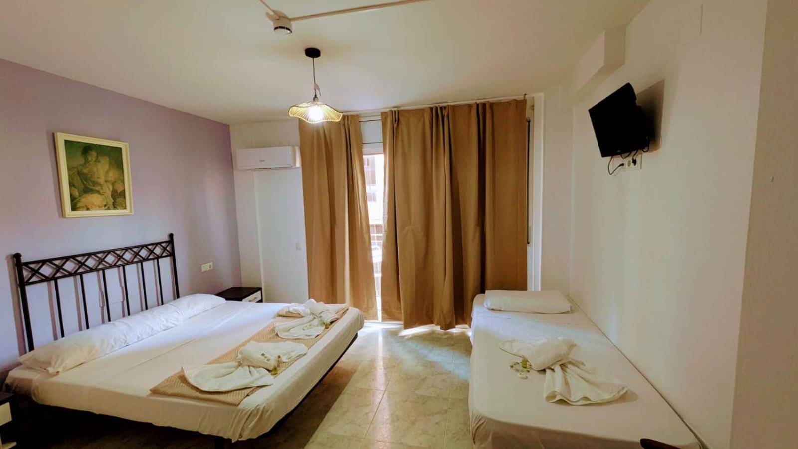Hostal Europa Tarragona Bagian luar foto